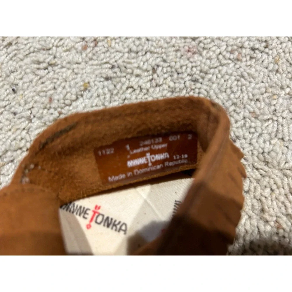Minnetonka Moccasins infant size 1 Brown Leather FRONT STRAP FRINGE BOOTIE B23
